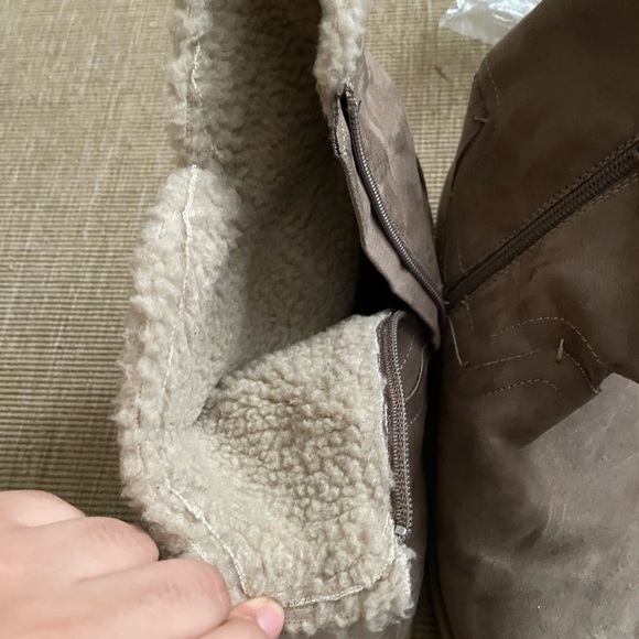 COWGIRL styled boots with fluff on the inside. Nice winter boots. Western vibes - Picture 1 of 4